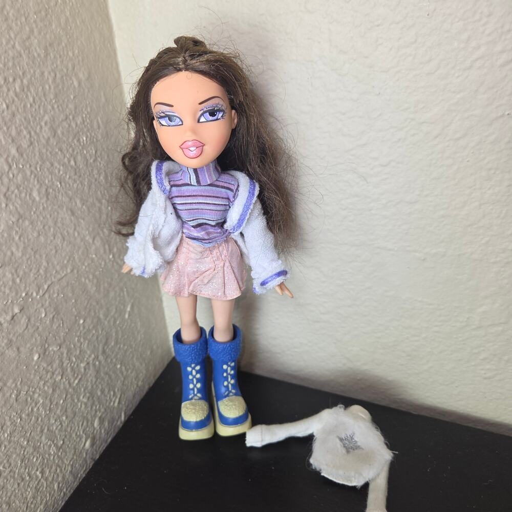 Vintage 2003 Bratz Wintertime Wonderland Dana Doll + Outfit